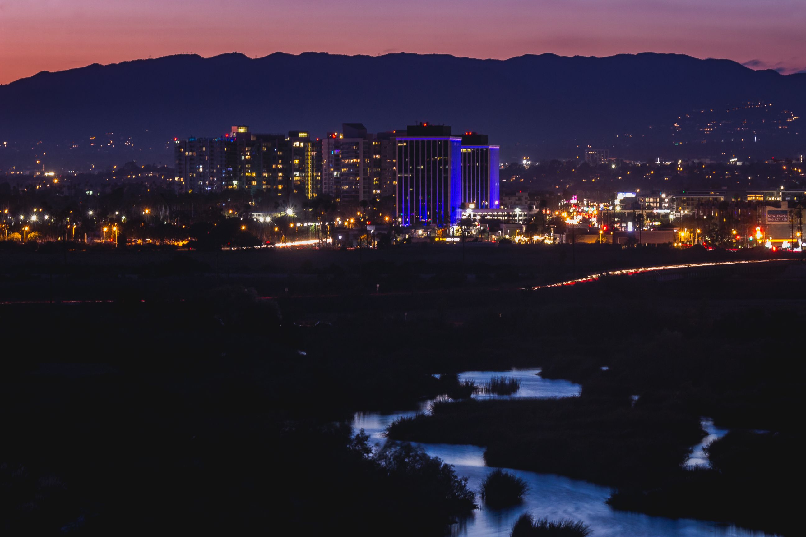 skyline of los angeles at night