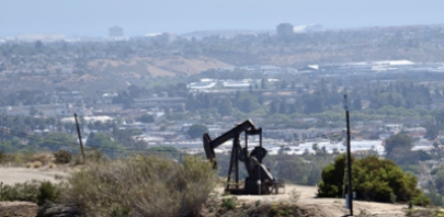 An oil well in the middle of a hill plateau