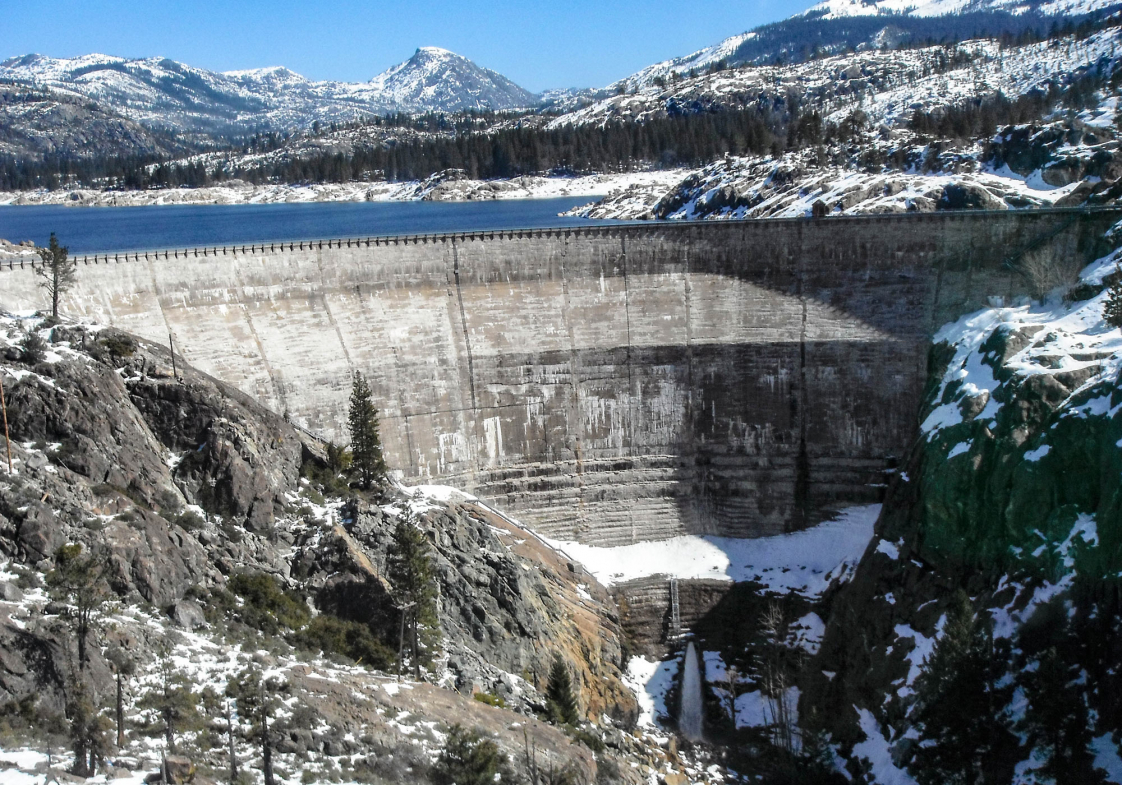 a large hydroelectric dam with snow on the ground