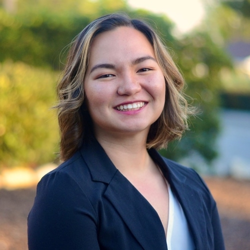 Elizabeth Hwang Headshot